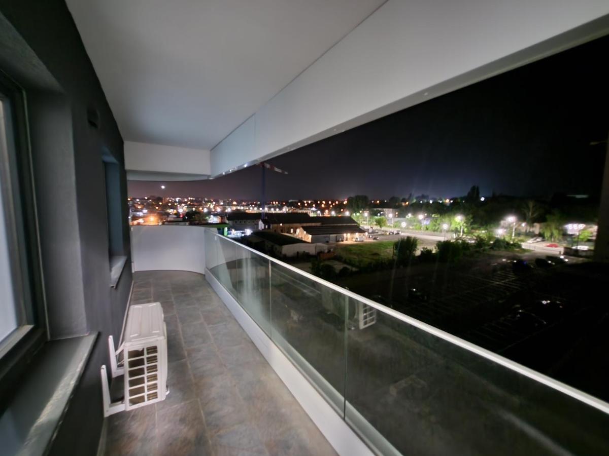 Near Airport 2 Rooms Apartments In Himson Iasi Bagian luar foto