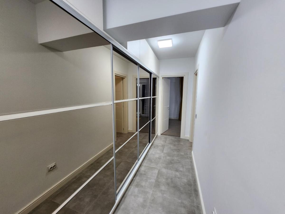 Near Airport 2 Rooms Apartments In Himson Iasi Bagian luar foto
