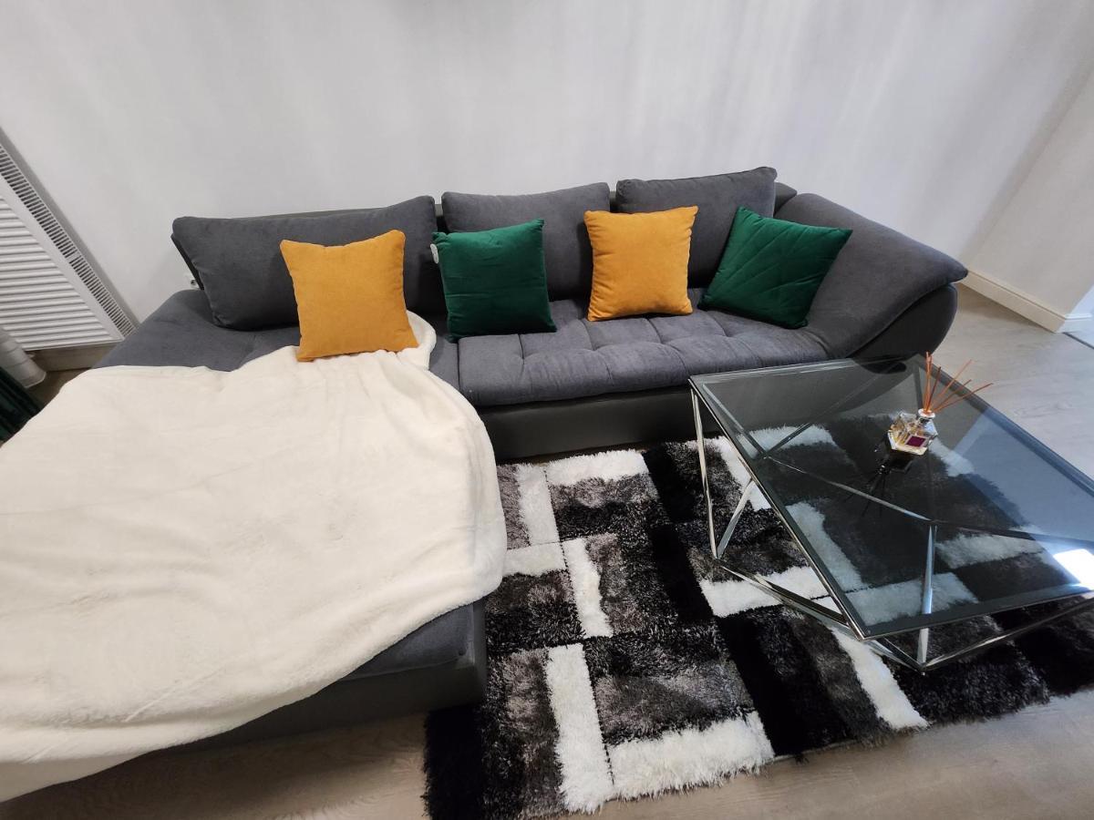 Near Airport 2 Rooms Apartments In Himson Iasi Bagian luar foto