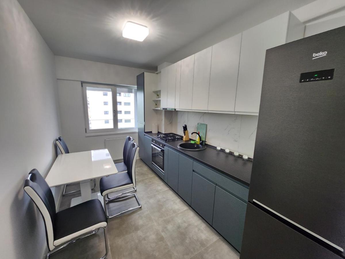Near Airport 2 Rooms Apartments In Himson Iasi Bagian luar foto