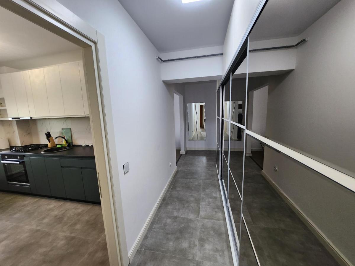 Near Airport 2 Rooms Apartments In Himson Iasi Bagian luar foto