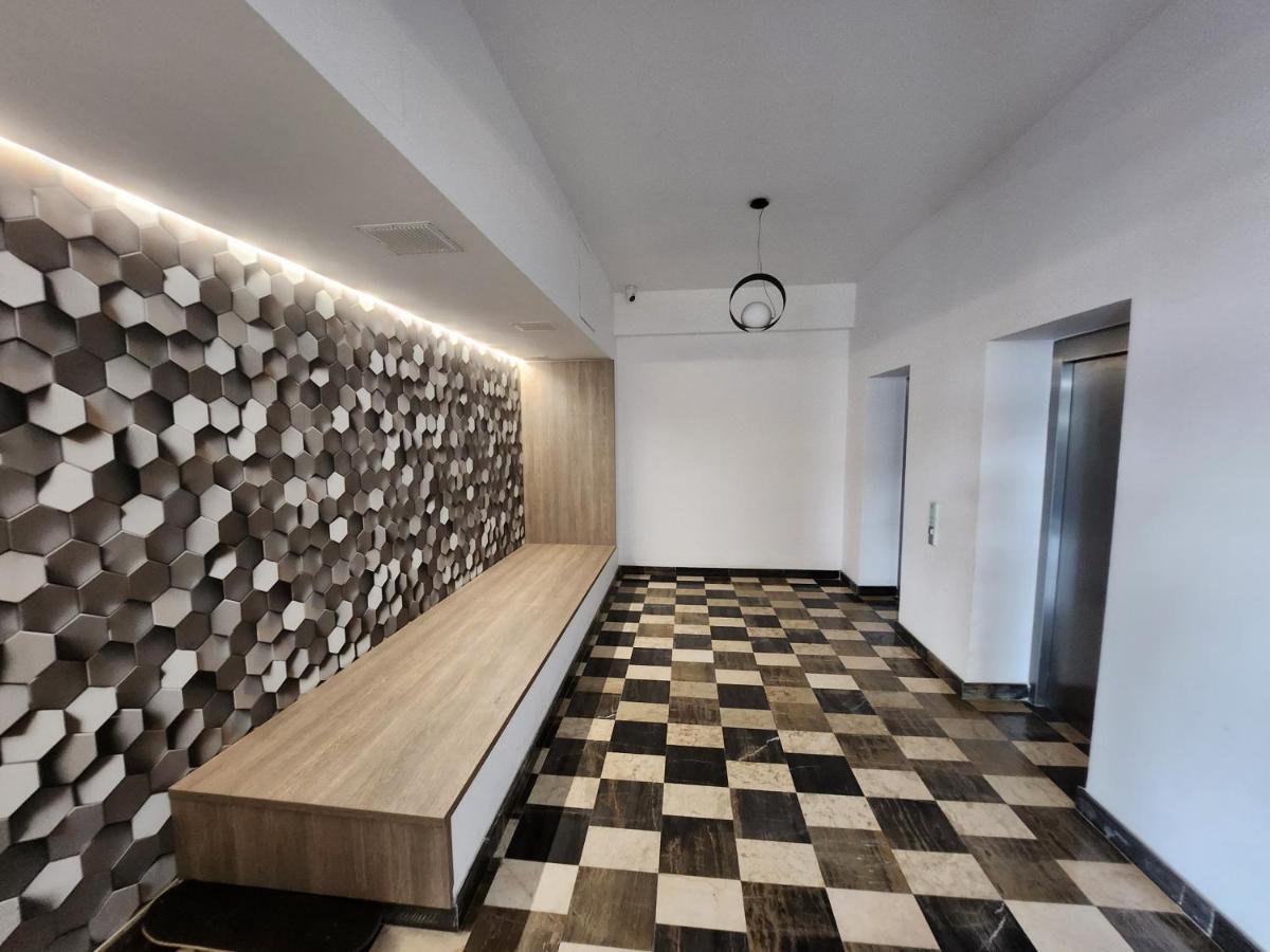 Near Airport 2 Rooms Apartments In Himson Iasi Bagian luar foto