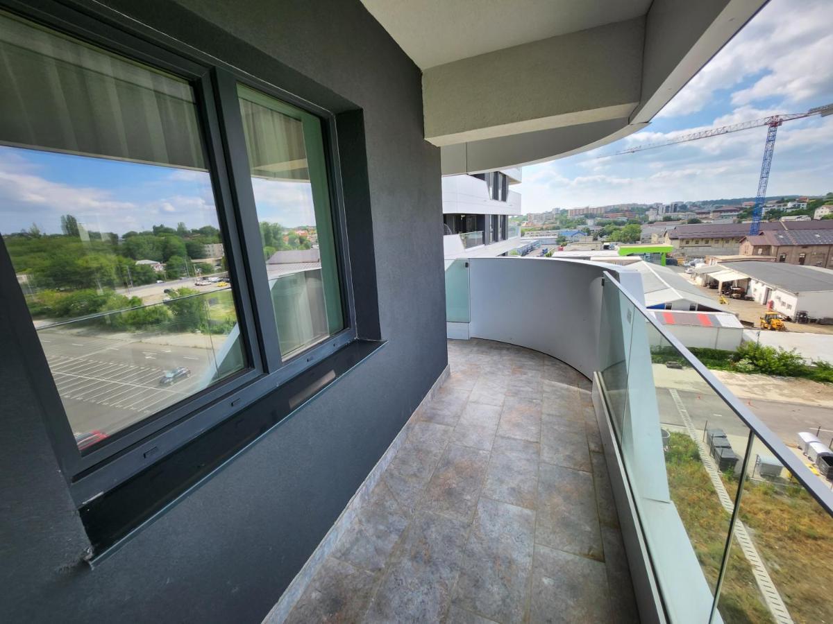 Near Airport 2 Rooms Apartments In Himson Iasi Bagian luar foto