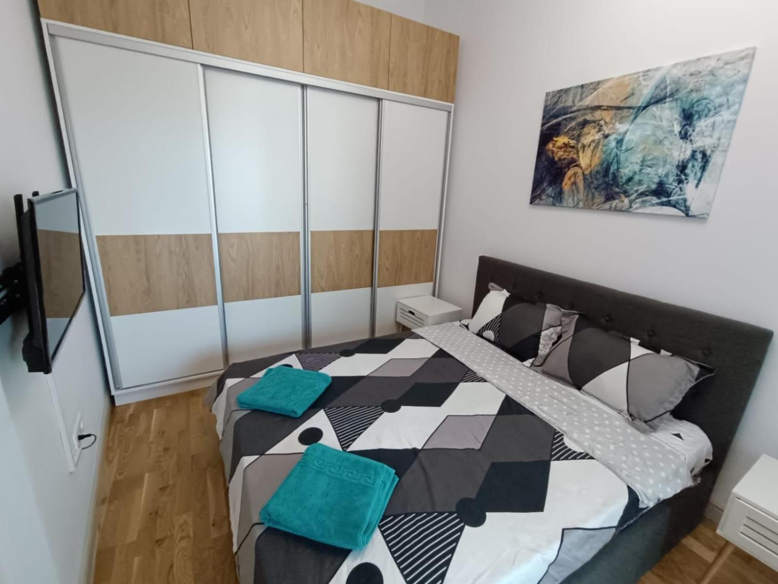 Near Airport 2 Rooms Apartments In Himson Iasi Bagian luar foto