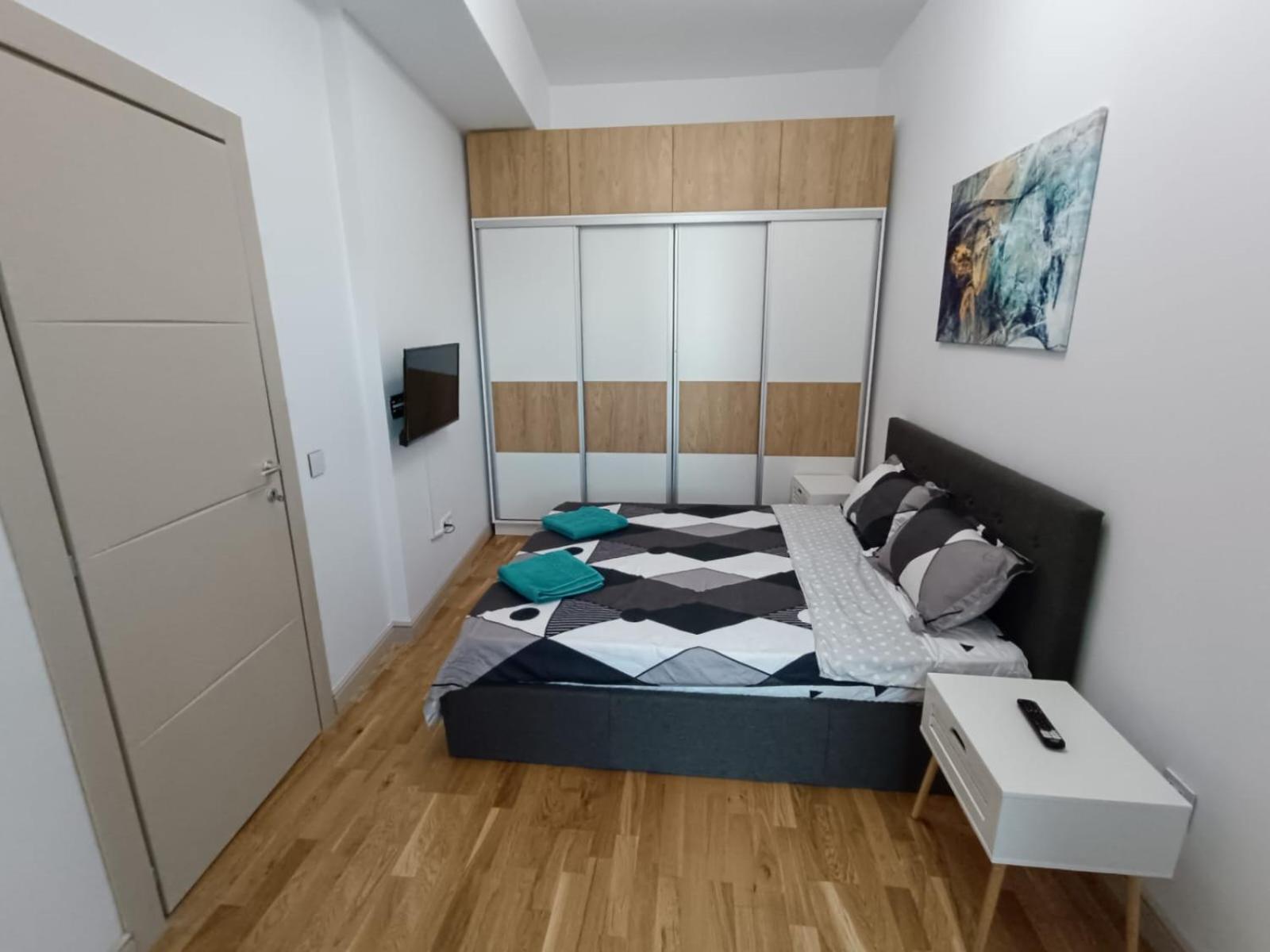 Near Airport 2 Rooms Apartments In Himson Iasi Bagian luar foto
