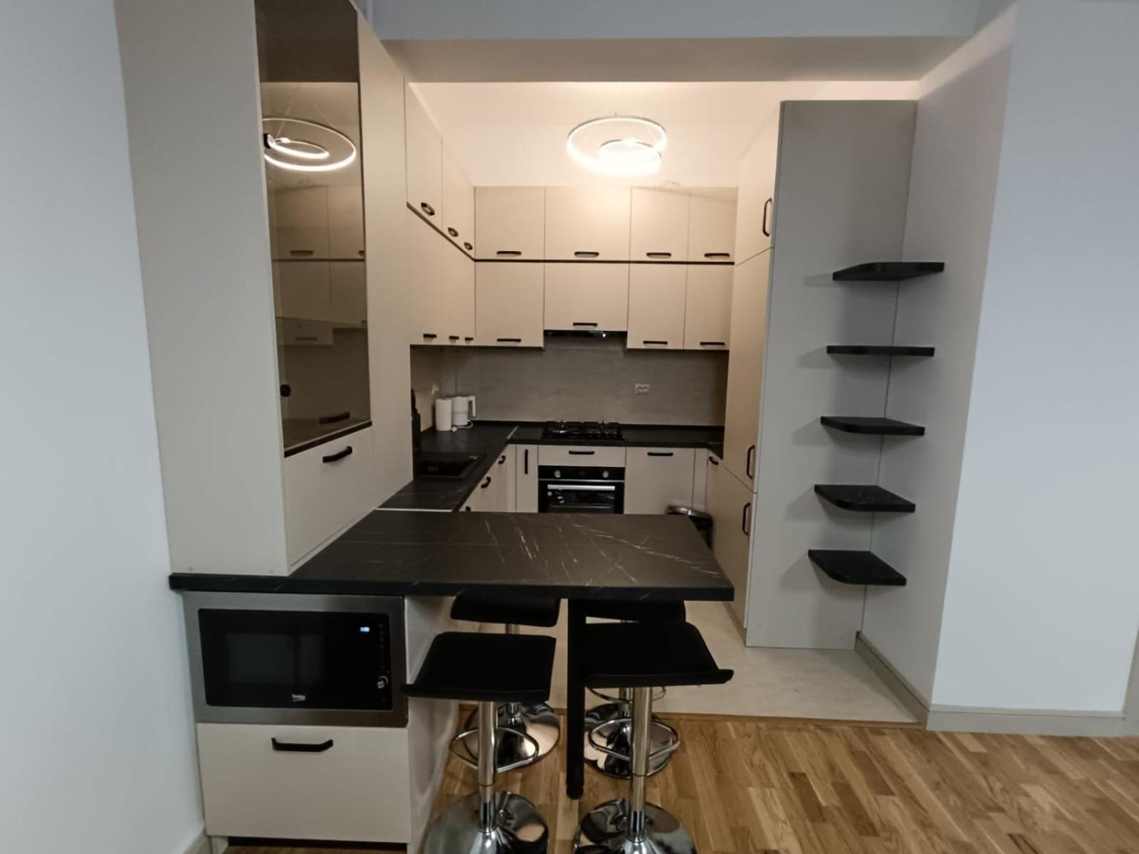 Near Airport 2 Rooms Apartments In Himson Iasi Bagian luar foto